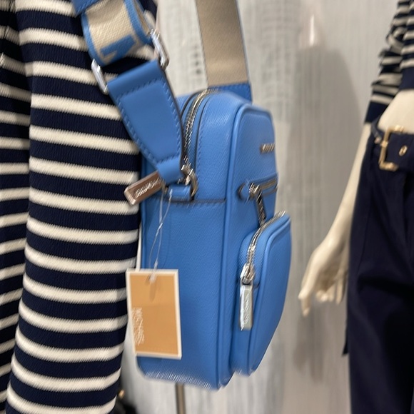 MICHAEL KORS Jet Set Medium Leather Crossbody Bag Flight
Sth Pacific
NWT - Picture 3 of 16